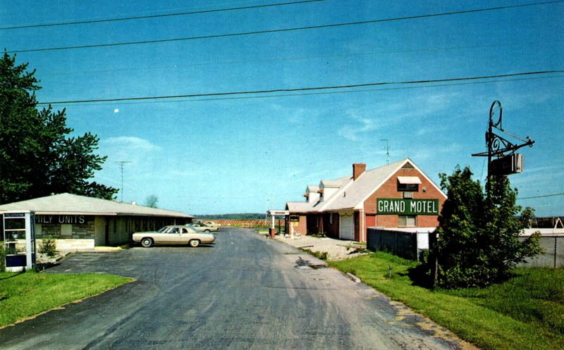 Grand Motel - Vintage Postcard (newer photo)